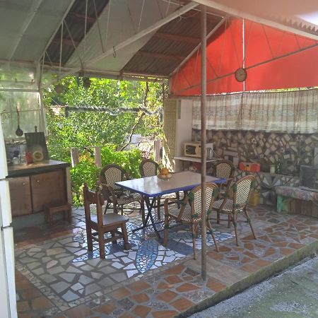 Гостевой Дом Валя Apartment Sukhumi Ngoại thất bức ảnh