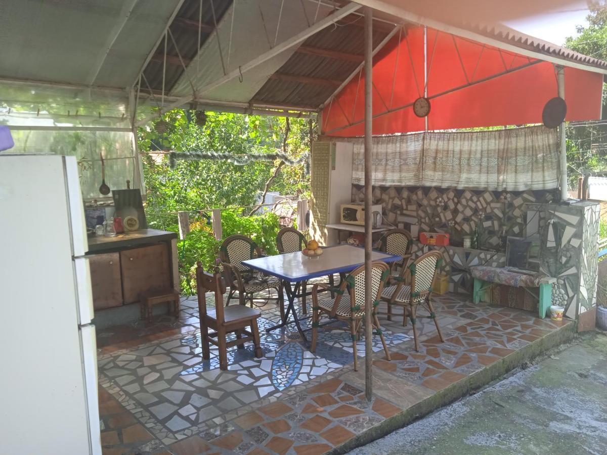Гостевой Дом Валя Apartment Sukhumi Ngoại thất bức ảnh